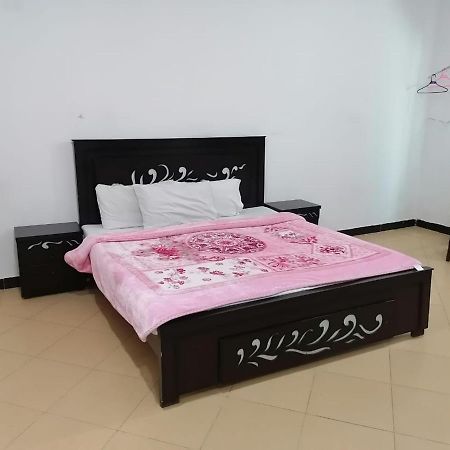 Lux Lounge Guest House Islamabad Ngoại thất bức ảnh