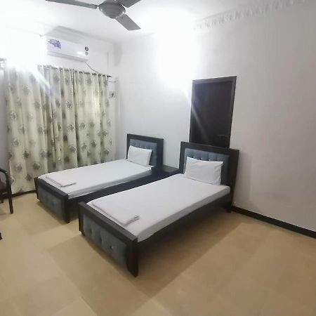 Lux Lounge Guest House Islamabad Ngoại thất bức ảnh