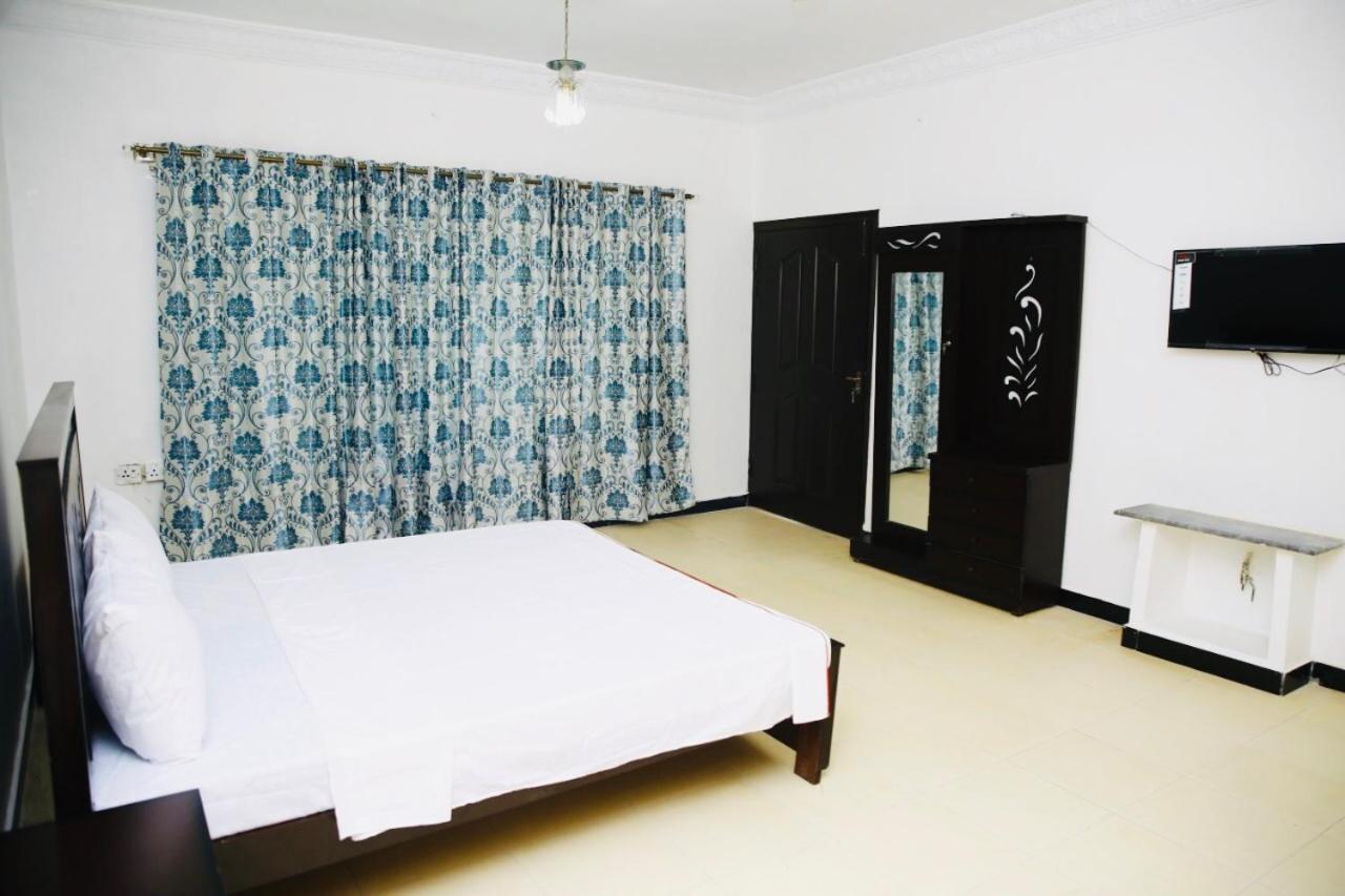 Lux Lounge Guest House Islamabad Ngoại thất bức ảnh