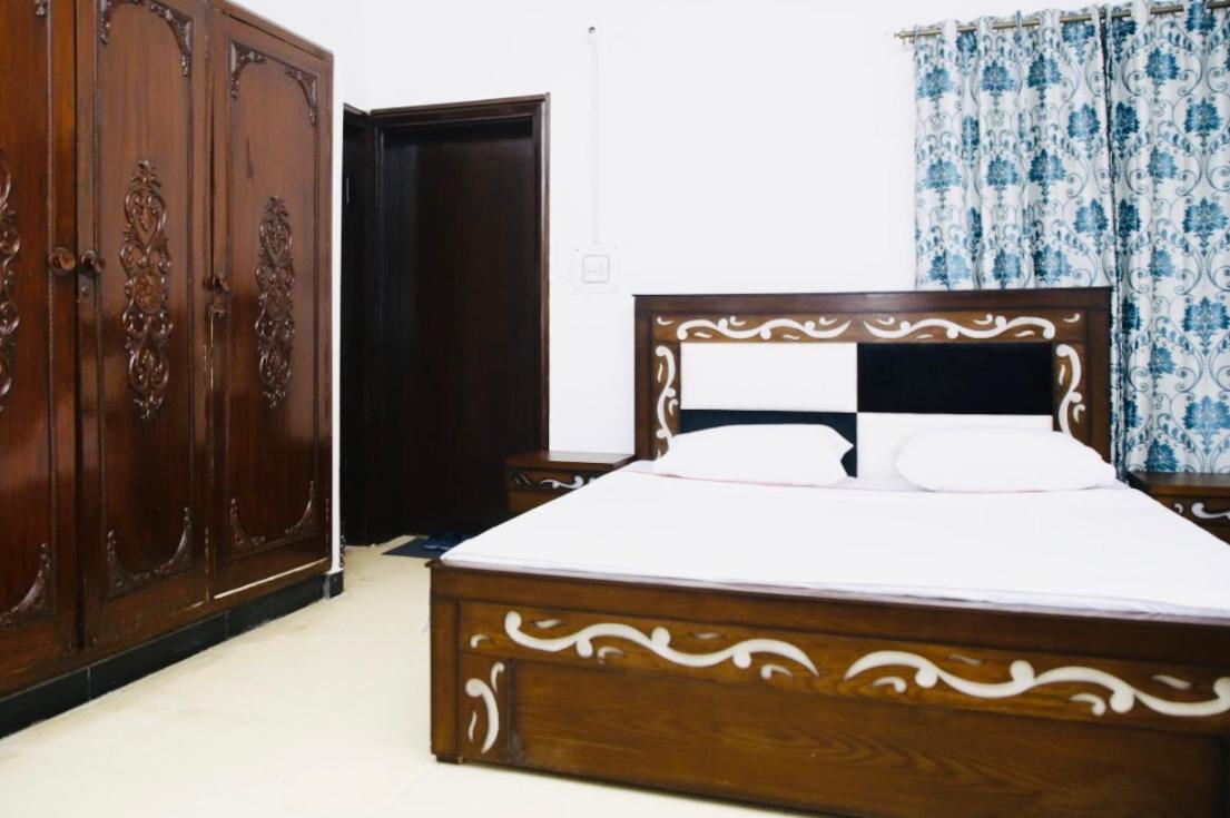 Lux Lounge Guest House Islamabad Ngoại thất bức ảnh