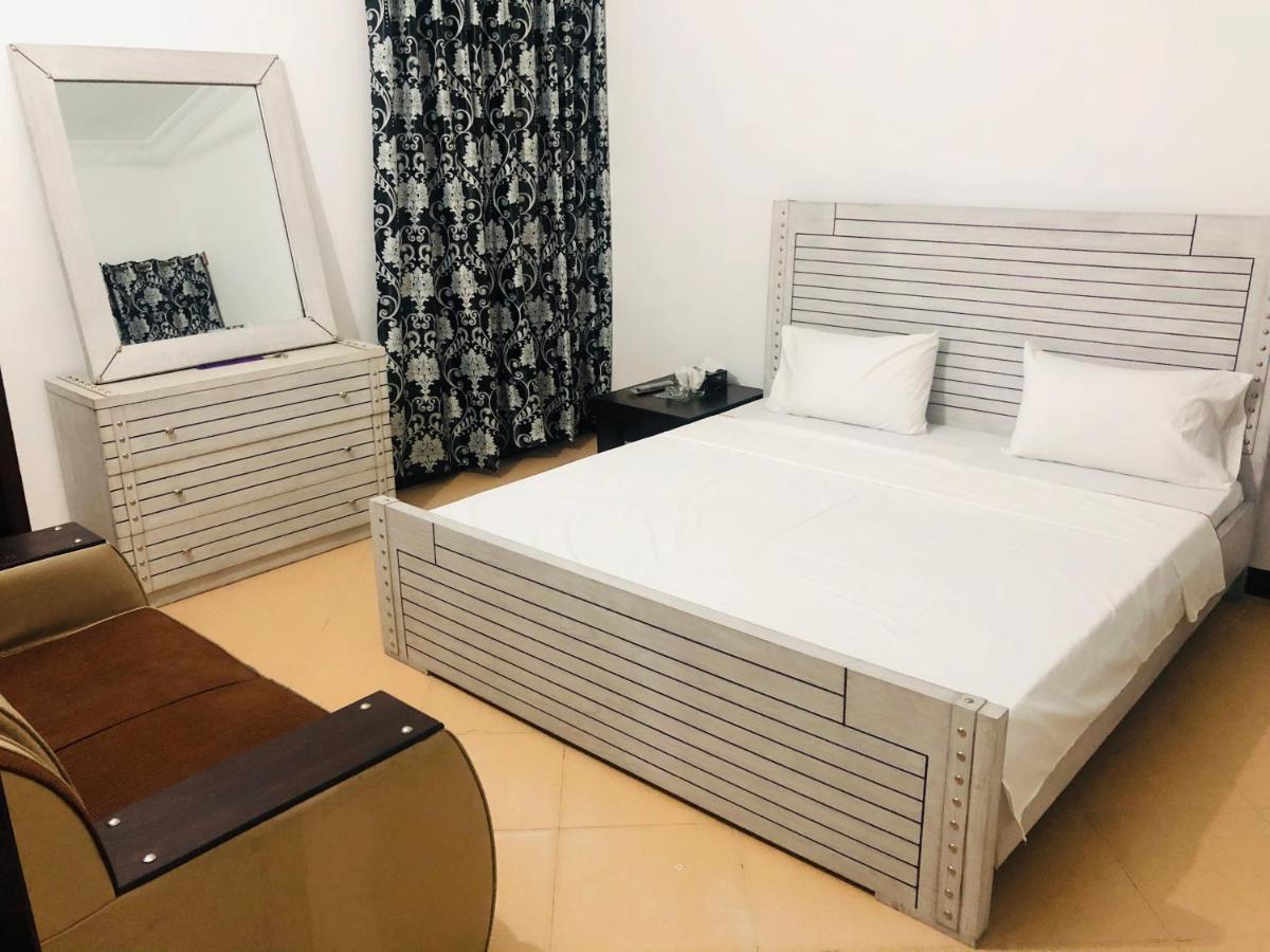 Lux Lounge Guest House Islamabad Ngoại thất bức ảnh