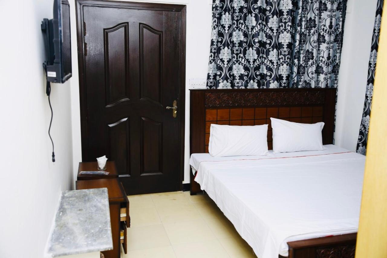 Lux Lounge Guest House Islamabad Ngoại thất bức ảnh