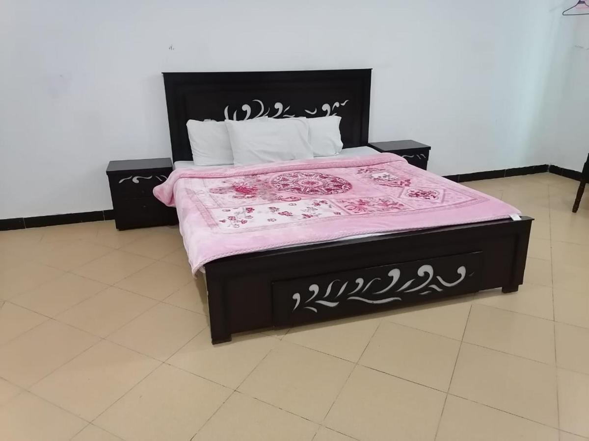 Lux Lounge Guest House Islamabad Ngoại thất bức ảnh