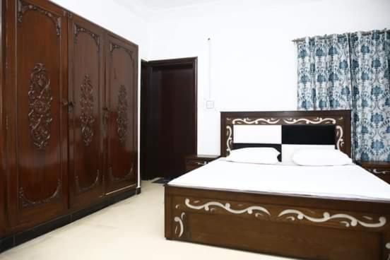 Lux Lounge Guest House Islamabad Ngoại thất bức ảnh