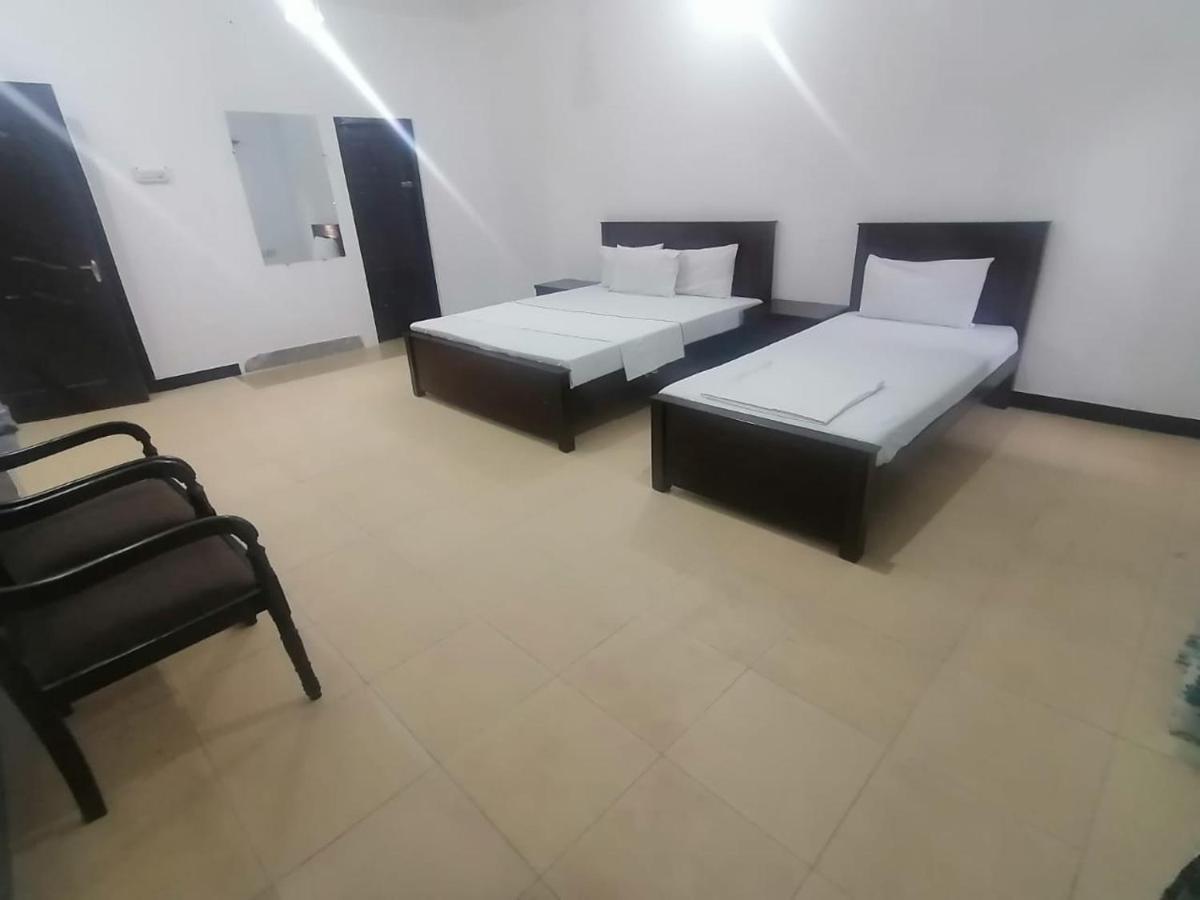 Lux Lounge Guest House Islamabad Ngoại thất bức ảnh