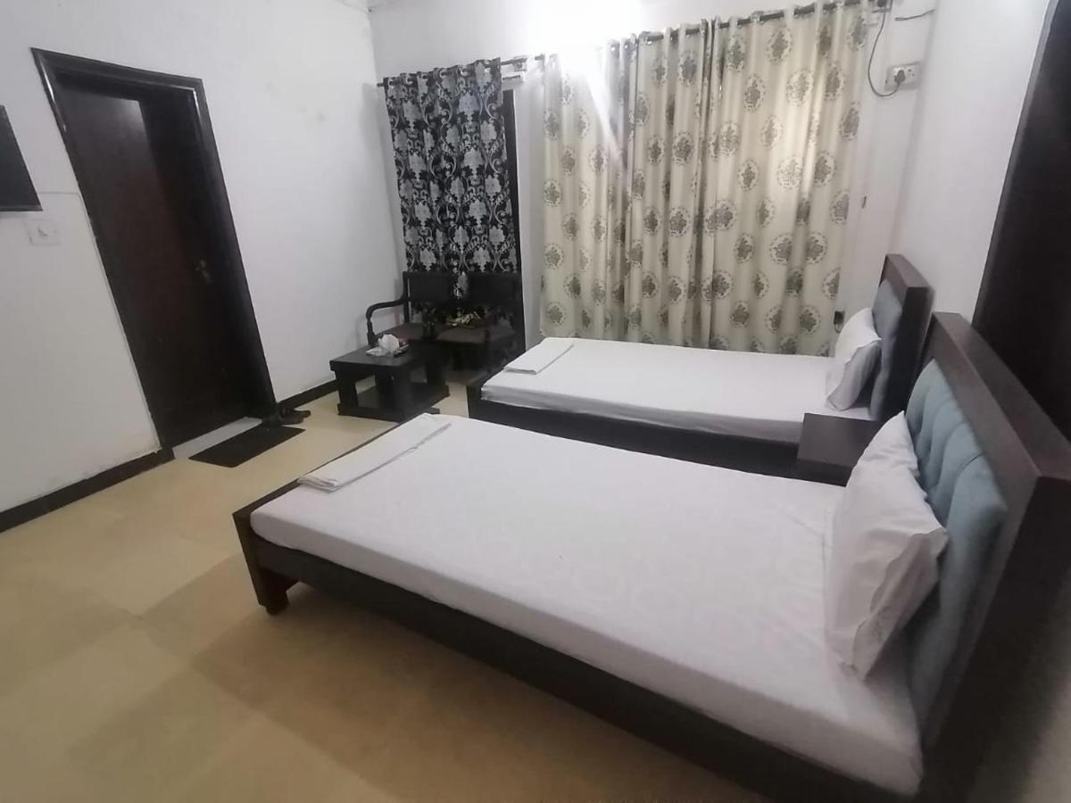 Lux Lounge Guest House Islamabad Ngoại thất bức ảnh