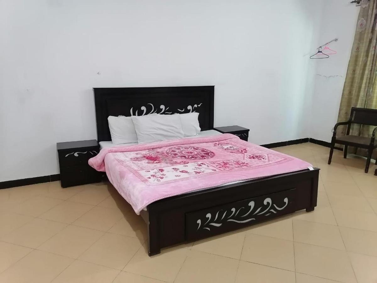 Lux Lounge Guest House Islamabad Ngoại thất bức ảnh