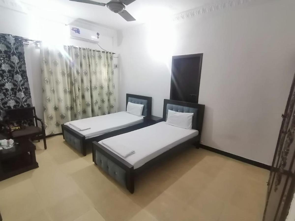Lux Lounge Guest House Islamabad Ngoại thất bức ảnh