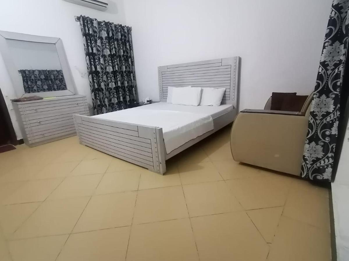 Lux Lounge Guest House Islamabad Ngoại thất bức ảnh