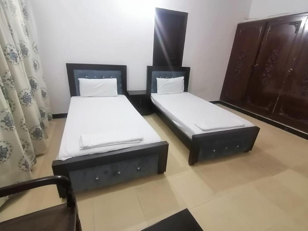 Lux Lounge Guest House Islamabad Ngoại thất bức ảnh