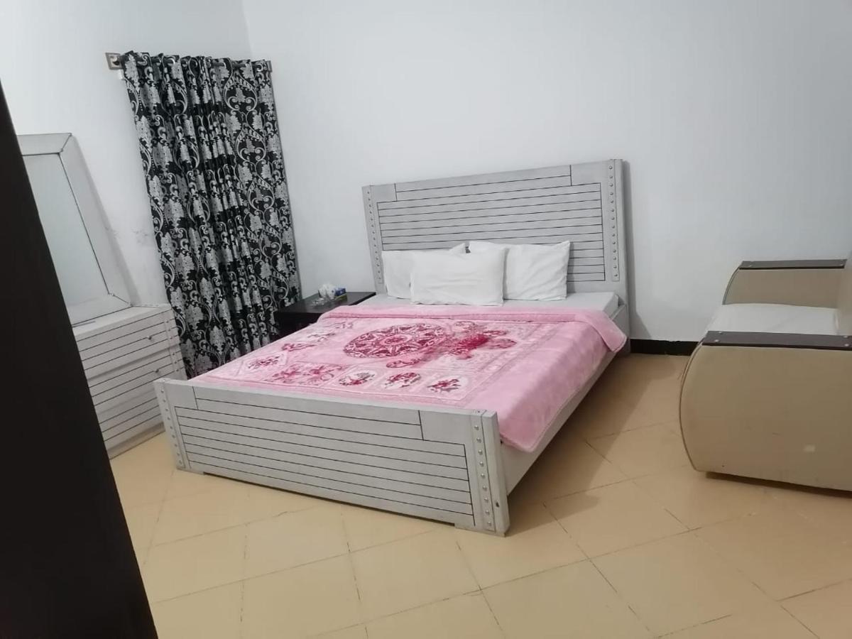 Lux Lounge Guest House Islamabad Ngoại thất bức ảnh