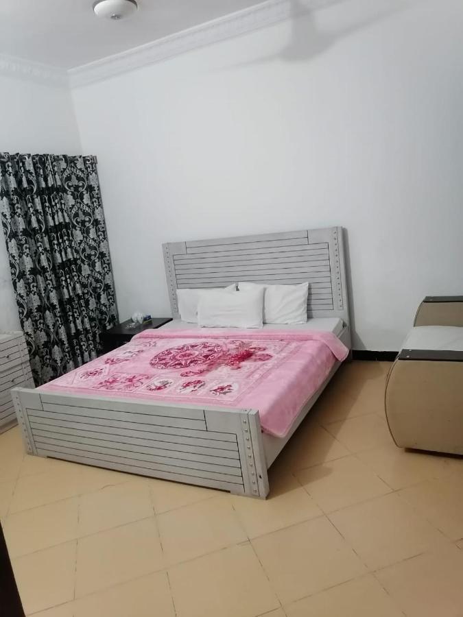 Lux Lounge Guest House Islamabad Ngoại thất bức ảnh
