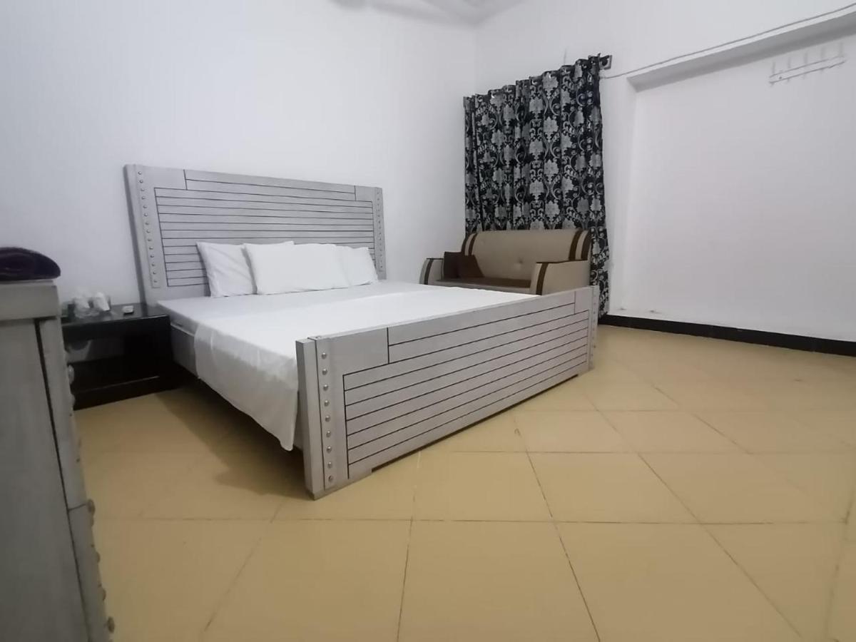 Lux Lounge Guest House Islamabad Ngoại thất bức ảnh