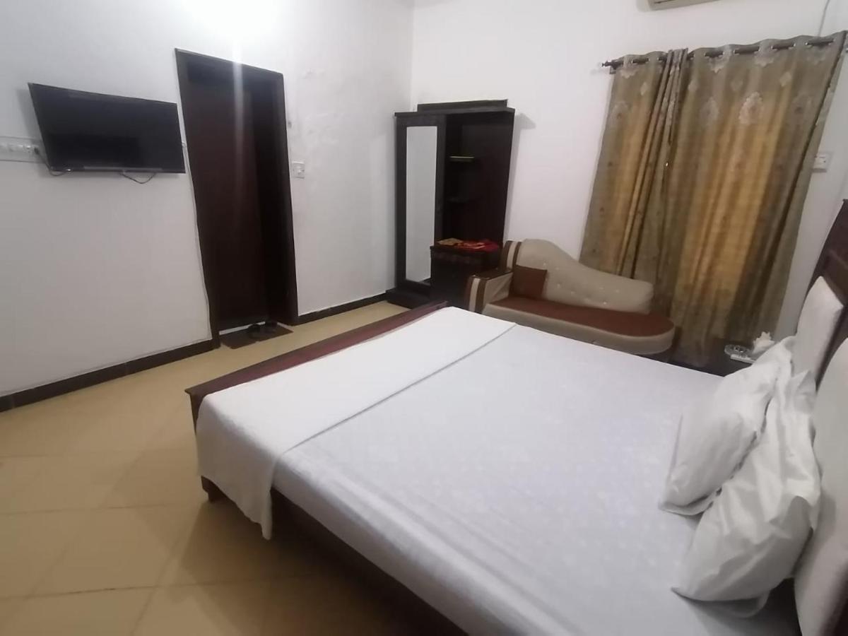 Lux Lounge Guest House Islamabad Ngoại thất bức ảnh