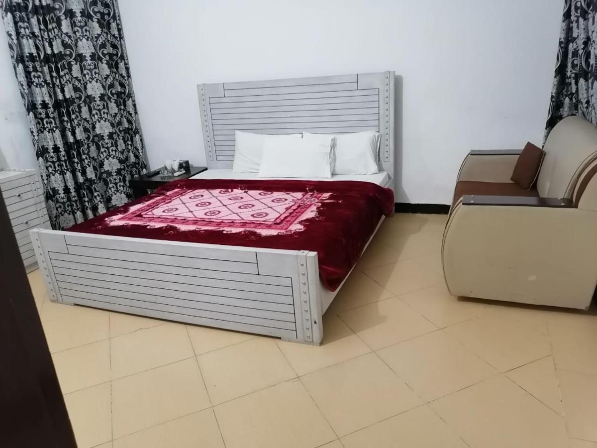 Lux Lounge Guest House Islamabad Ngoại thất bức ảnh