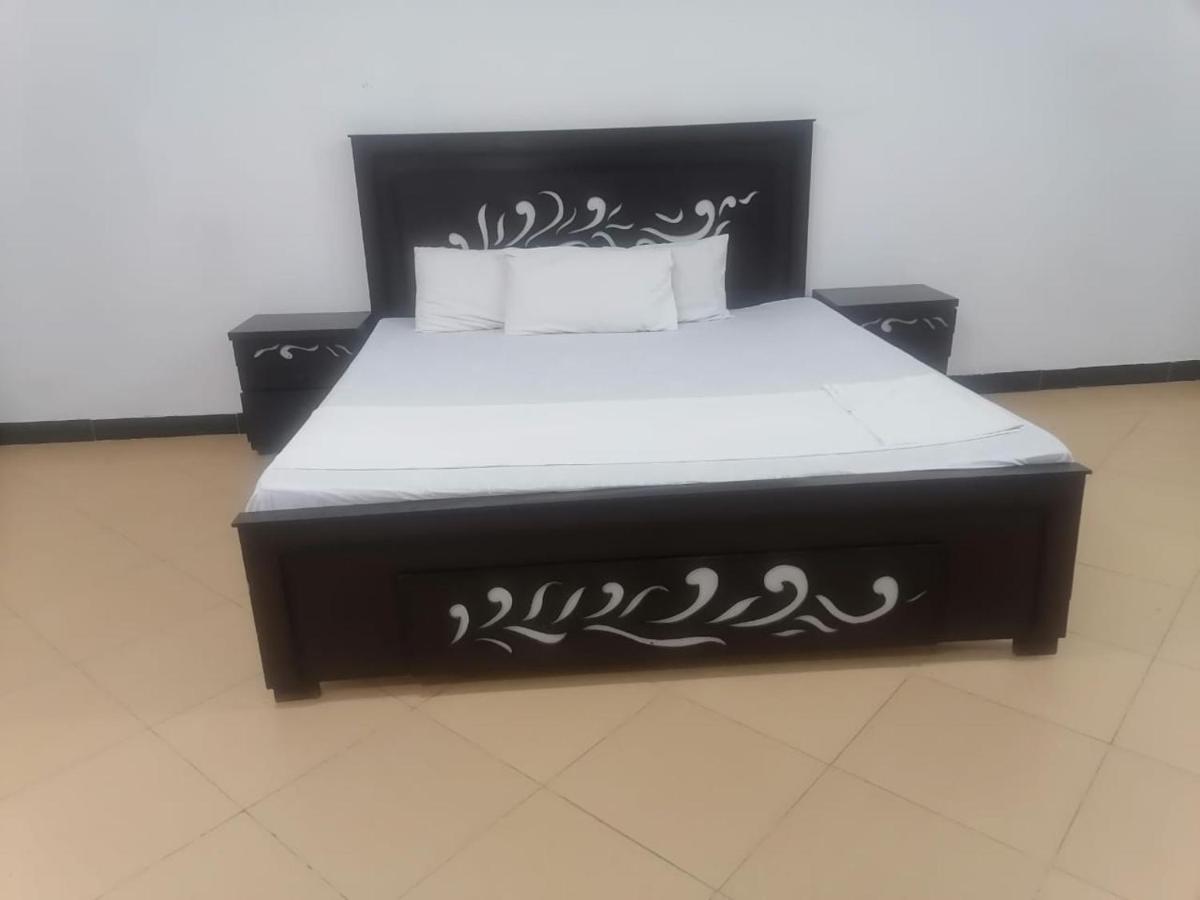 Lux Lounge Guest House Islamabad Ngoại thất bức ảnh