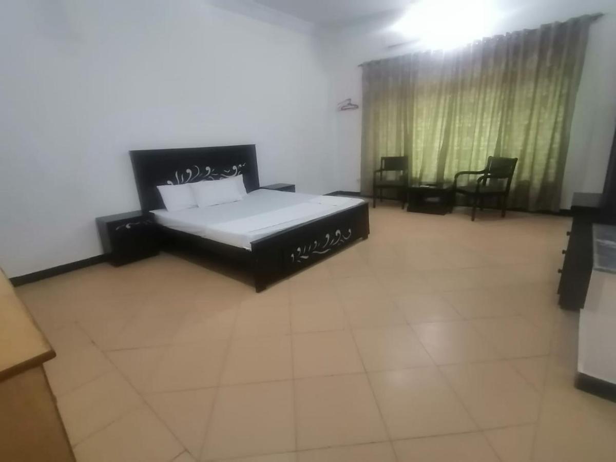 Lux Lounge Guest House Islamabad Ngoại thất bức ảnh