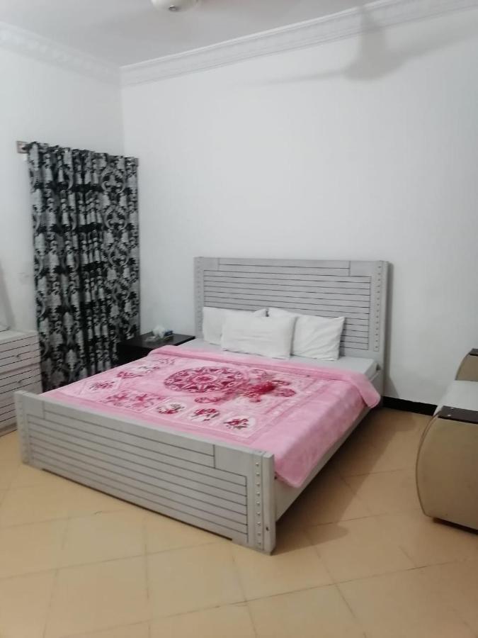 Lux Lounge Guest House Islamabad Ngoại thất bức ảnh