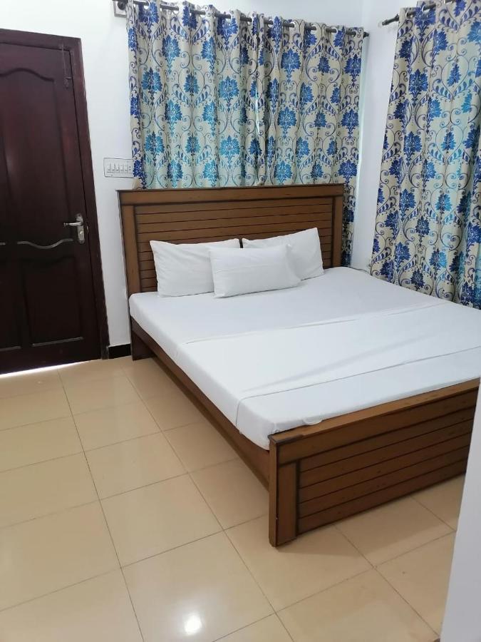 Lux Lounge Guest House Islamabad Ngoại thất bức ảnh